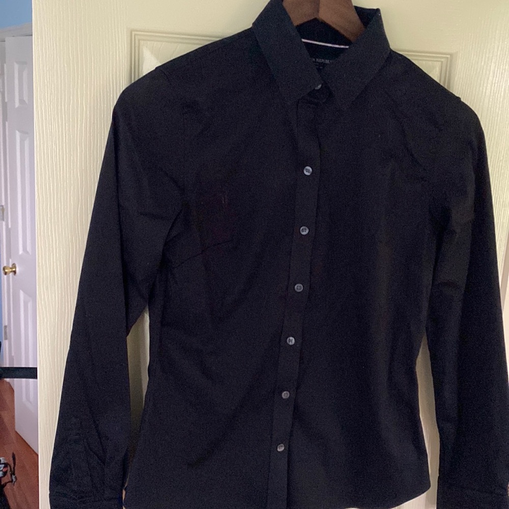 Banana Republic Black tailored fit button down shirt size 2. Great condition.